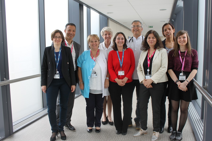 Avec l'équipe internationale qu'elle a créée au Centre Léon Bérard