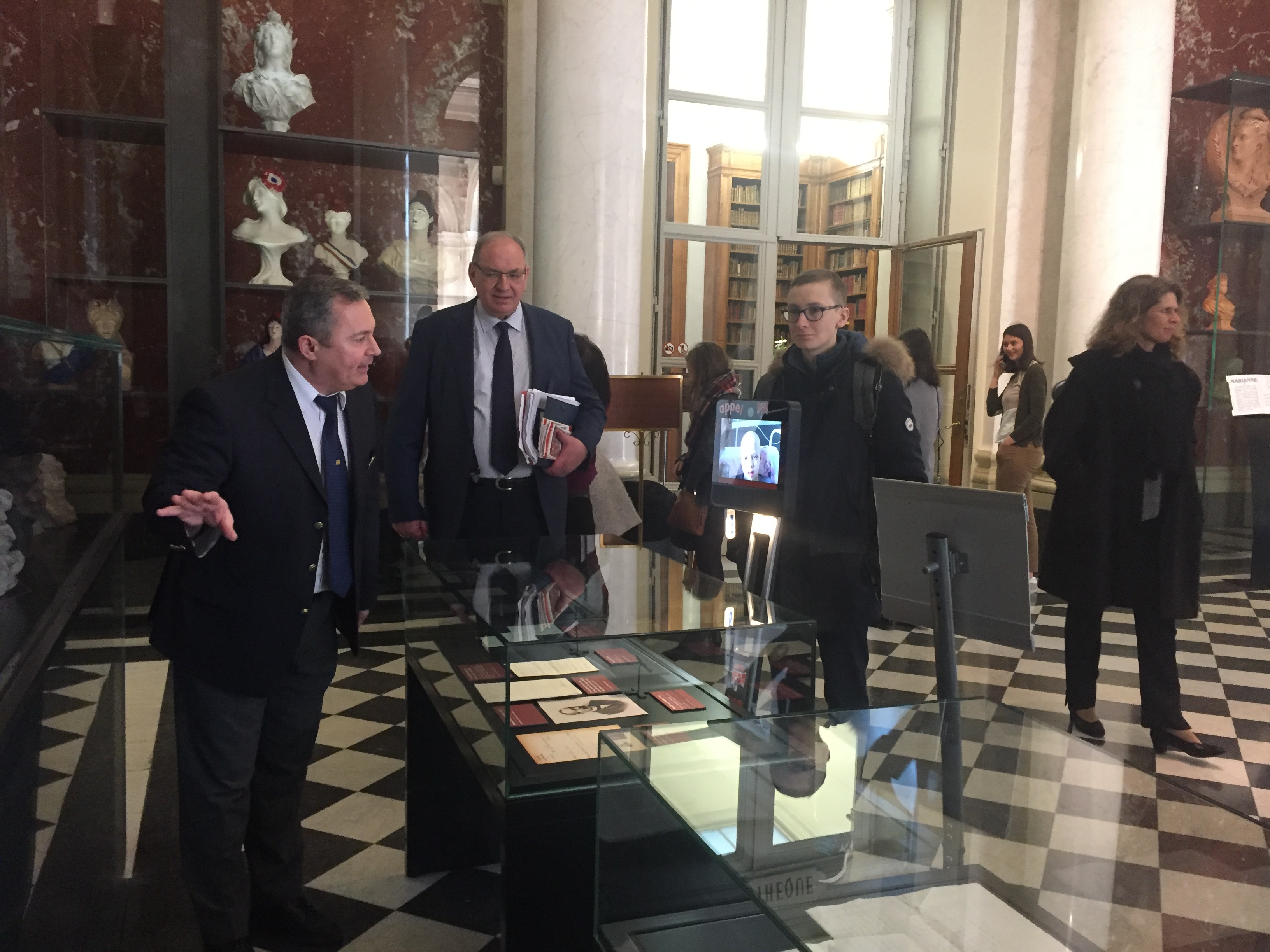 visite assemblee nationale robot