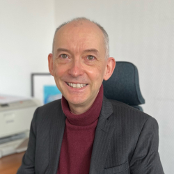 Dr David Pérol