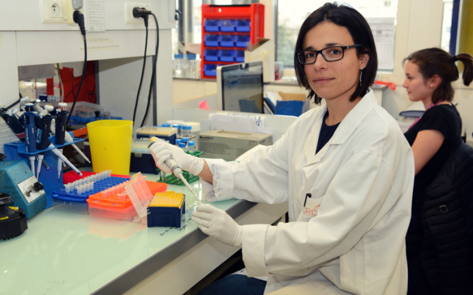 Marie castets dans son labo