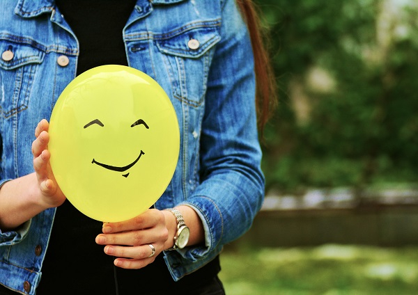 un sourire sur un ballon