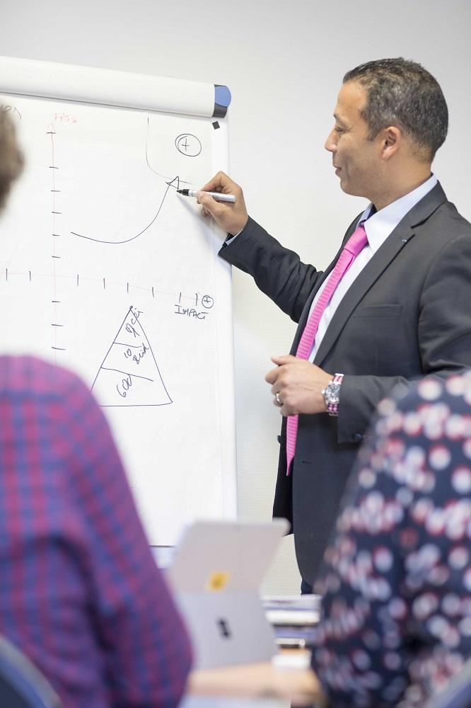 Abdel Directeur adjoint de la qualité