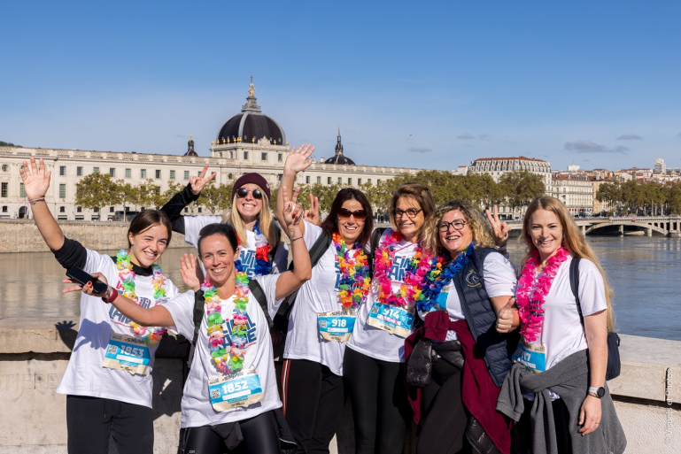 groupe femmes scintillante 2025